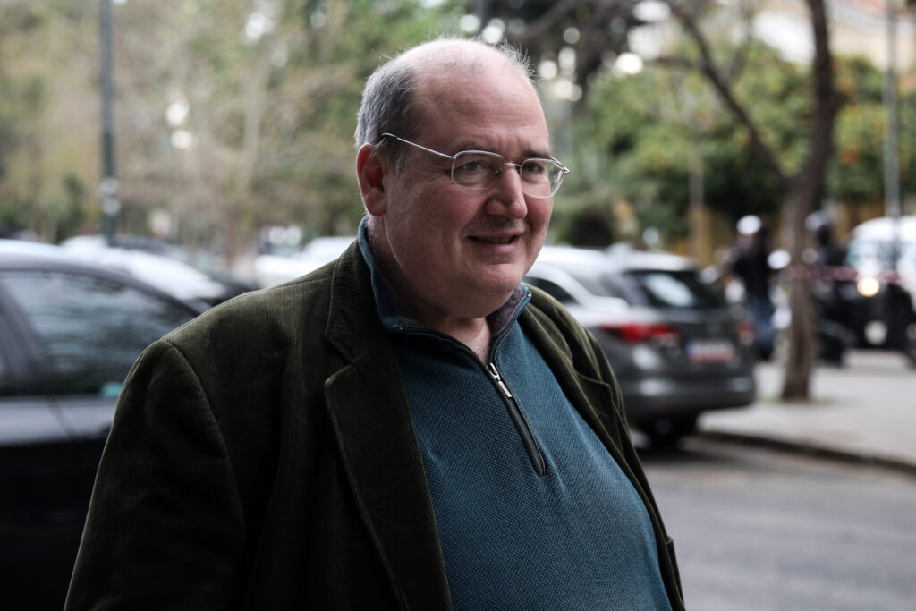 Επίθεση Φίλη σε Εκκλησία: Ζητά “συνταγματικό αποχριστιανισμό” της πολιτείας