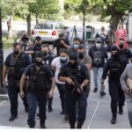 Στον εισαγγελέα ο δράστης που έριξε το καυστικό υγρό στους Μητροπολίτες