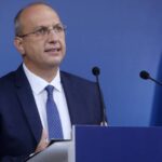 Οικονόμου: “Υποχρεωτικοί εμβολιασμοί σε εκπαιδευτικούς και Ιερείς αν χρειαστεί”
