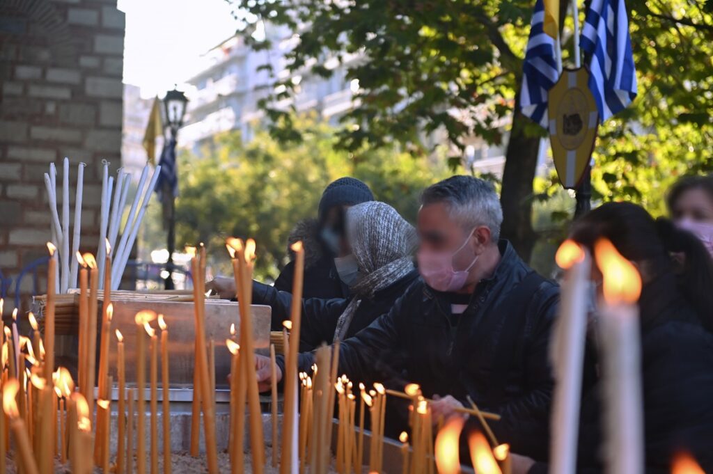 Παρέμβαση εισαγγελέα για ιερέα που έβαλε πιστούς στον Αγ. Δημήτριο χωρίς μάσκα