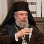 Αρχιεπίσκοπος Κύπρου: “Ο Πούτιν πάει εκκλησία… κάνει μετάνοιες αλλά σκοτώνει”