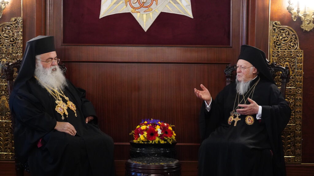 Θερμή υποδοχή του Αρχιεπισκόπου Κύπρου από τον Οικ. Πατριάρχη στο Φανάρι