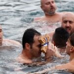Με λαμπρότητα τελέστηκε ο αγιασμός των υδάτων σε διάφορες περιοχές της Ελλάδας