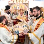 Περίλαμπρη η Θεία Λειτουργία στον Ι. Ν. Αγίων Ακινδύνων