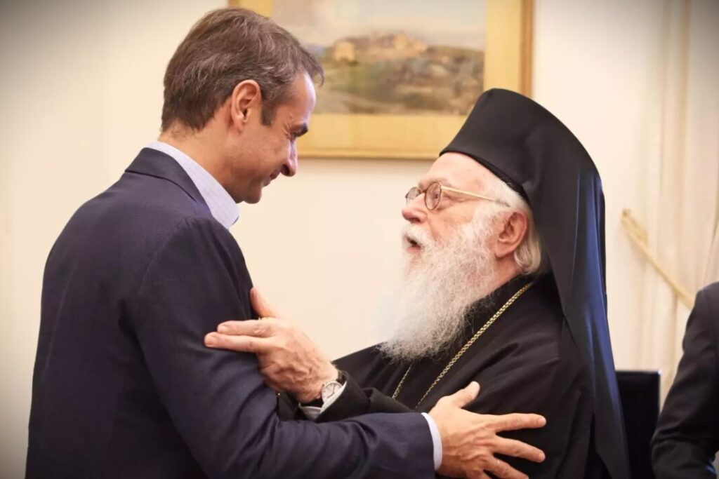 Στον “Ευαγγελισμό” ο Μητσοτάκης – Ενημερώθηκε για την υγεία του Αρχιεπισκόπου Αναστασίου