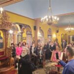 Ζακυνθινοί προσκυνητές στό Ἐπισκοπεῖο Μάνης