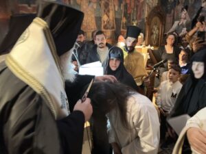 Μοναχική κουρά από τον Μητροπολίτη Πρεβέζης Χρυσόστομο
