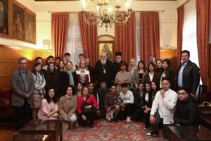 Μαθητές που διακρίθηκαν σε διαγωνισμό για την Κύπρο επισκέφθηκαν τον Αρχιεπίσκοπο