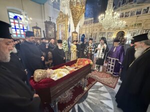Προηγιασμένη Λειτουργία του Μητροπολίτη Ρεθύμνης ενώπιον του σκηνώματος του Μητροπολίτη Κυδωνίας
