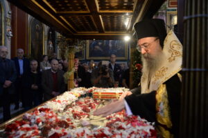 Πλήθη πιστῶν στούς Ἱερούς Ναούς τῶν Πατρῶν