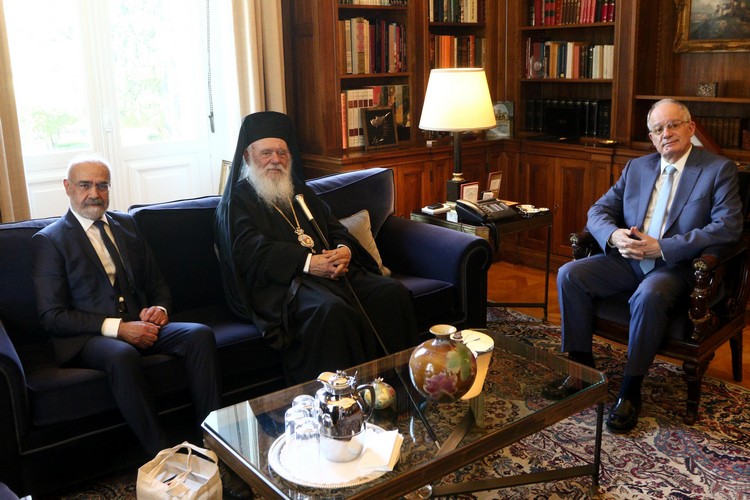 Επίδοση Πρόσκλησης στον ΠτΔ για το Β΄ Διεθνές Επιστημονικό Συνέδριο του Περιοδικού «Θεολογία»