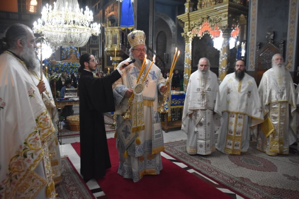 Ιερά Αγρυπνία του Μητροπολίτη Λαρίσης ενώπιον της Αγίας Ζώνης