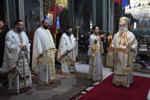 Αρχιερατική Θ. Λειτουργία προς την Τιμία Ζώνη της Παναγίας από τον Μητροπολίτη Άρτης