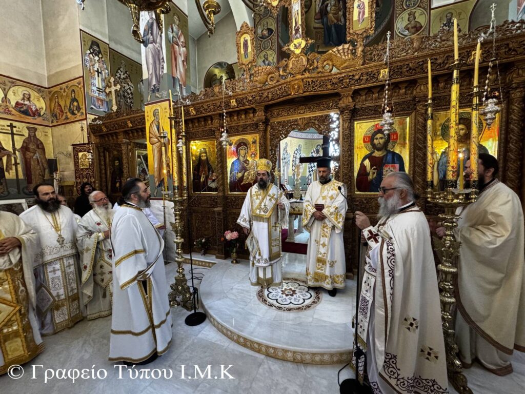 Χειροτονία Διακόνου από τον Μητροπολίτη Καστορίας