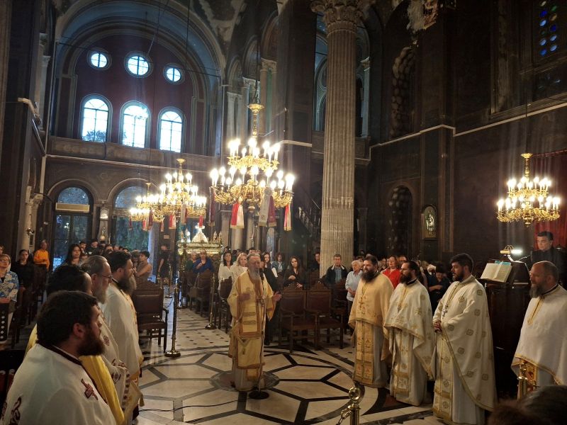 Η τοπική Εκκλησία της Χαλκίδας προσευχομένη για την μαθητιώσσα νεολαία
