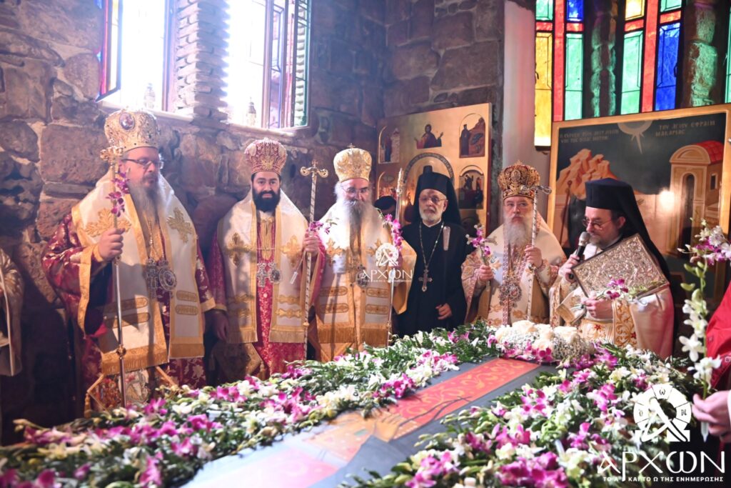Πολυαρχιερατικό Συλλείτουργο για τον Όσιο Εφραίμ στη Νέα Μάκρη