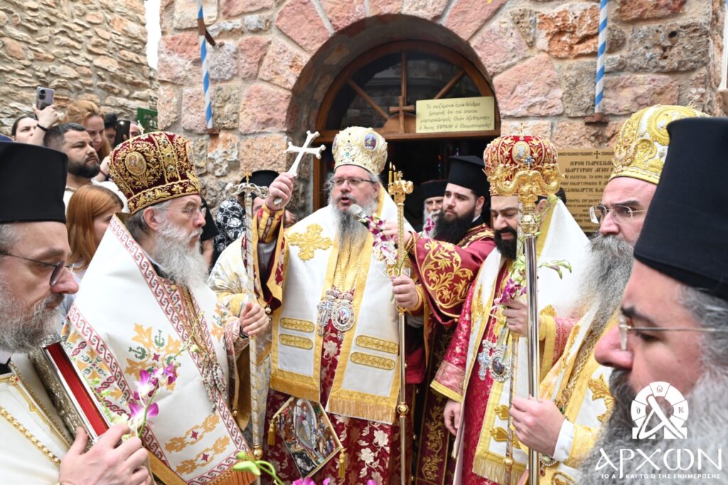 Πολυαρχιερατικό Συλλείτουργο για τον Όσιο Εφραίμ στη Νέα Μάκρη