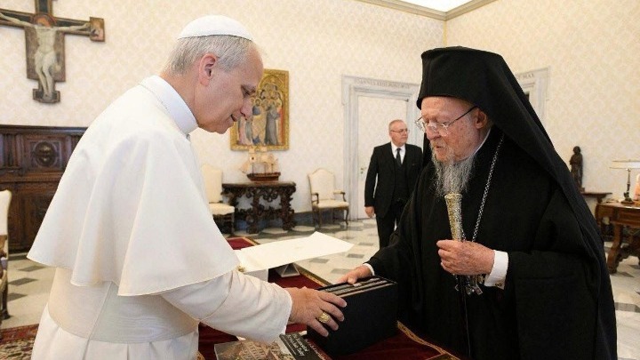 Πρώτη συνάντηση του Οικουμενικού Πατριάρχη με το νέο Πάπα
