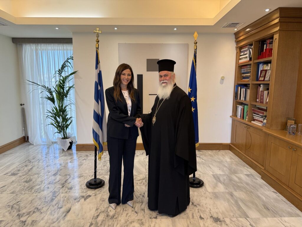 Συνάντηση του Μητροπολίτη Καλαβρύτων με την Υπουργό Παιδείας