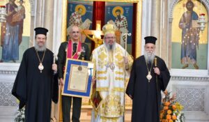 Τα ονομαστήρια του Μητροπολίτη Λαρίσης και τιμητική διάκριση στον Αρχηγό ΓΕΕΘΑ