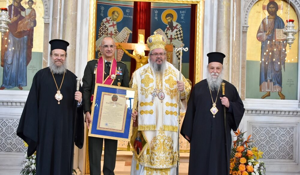 Τα ονομαστήρια του Μητροπολίτη Λαρίσης και τιμητική διάκριση στον Αρχηγό ΓΕΕΘΑ
