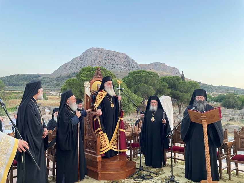 Πολυαρχιερατικός Εσπερινός στο “Βήμα του Γαλλίωνος” στην Αρχαία Κόρινθο