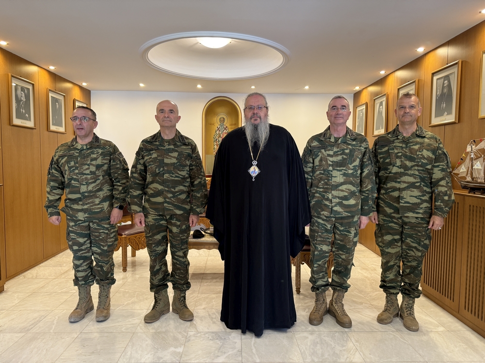Ο Αρχηγός ΓΕΣ στην Ιερά Μητρόπολη Λαρίσης