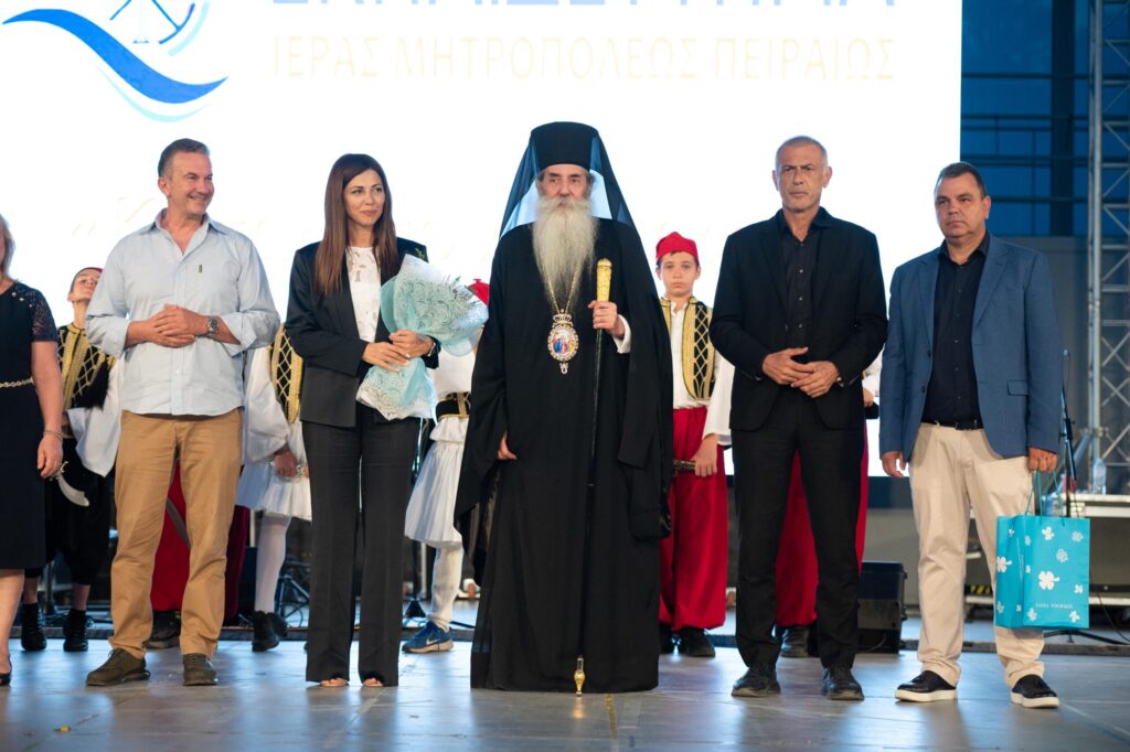 Παρουσία της Υπουργού Παιδείας η λήξη των Εκπαιδευτηρίων της Ιεράς Μητροπόλεως Πειραιώς