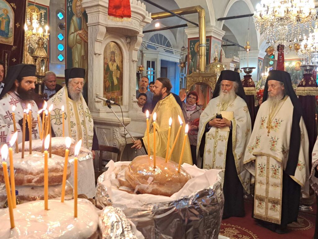 Ο Μητροπολίτης Καρυστίας στον Ι. Ν. Αγίων Αναργύρων Κοσμά Κυνουρίας