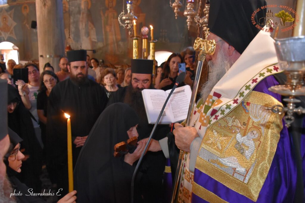 Κουρά Μοναχής από τον Αρχιεπίσκοπο Κρήτης στην Ι. Μονή Παληανής