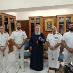Ο Κυβερνήτης του Ναρκοθηρευτικού “ΕΥΡΩΠΗ” στον Μητροπολίτη Χαλκίδος