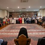 Νέοι και νέες έψαλαν τα κάλαντα στον Αρχιεπίσκοπο Αυστραλίας Μακάριο