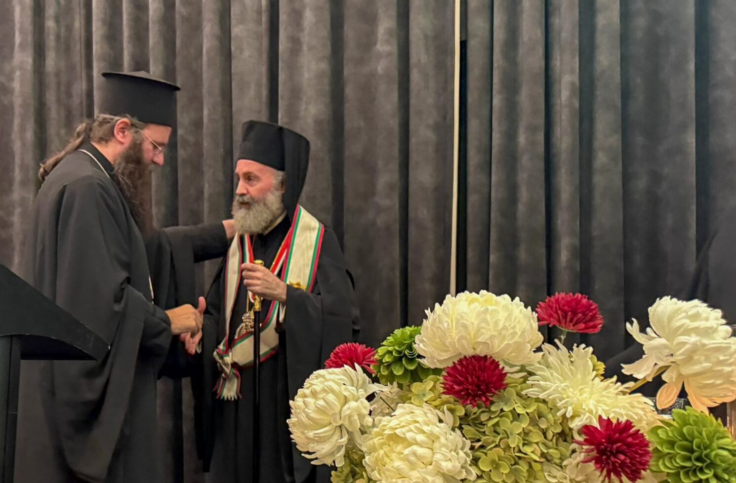 Απονομή Ανώτατου Παρασήμου της Επισκοπής Τολιάρας στον Αρχιεπίσκοπο Αυστραλίας