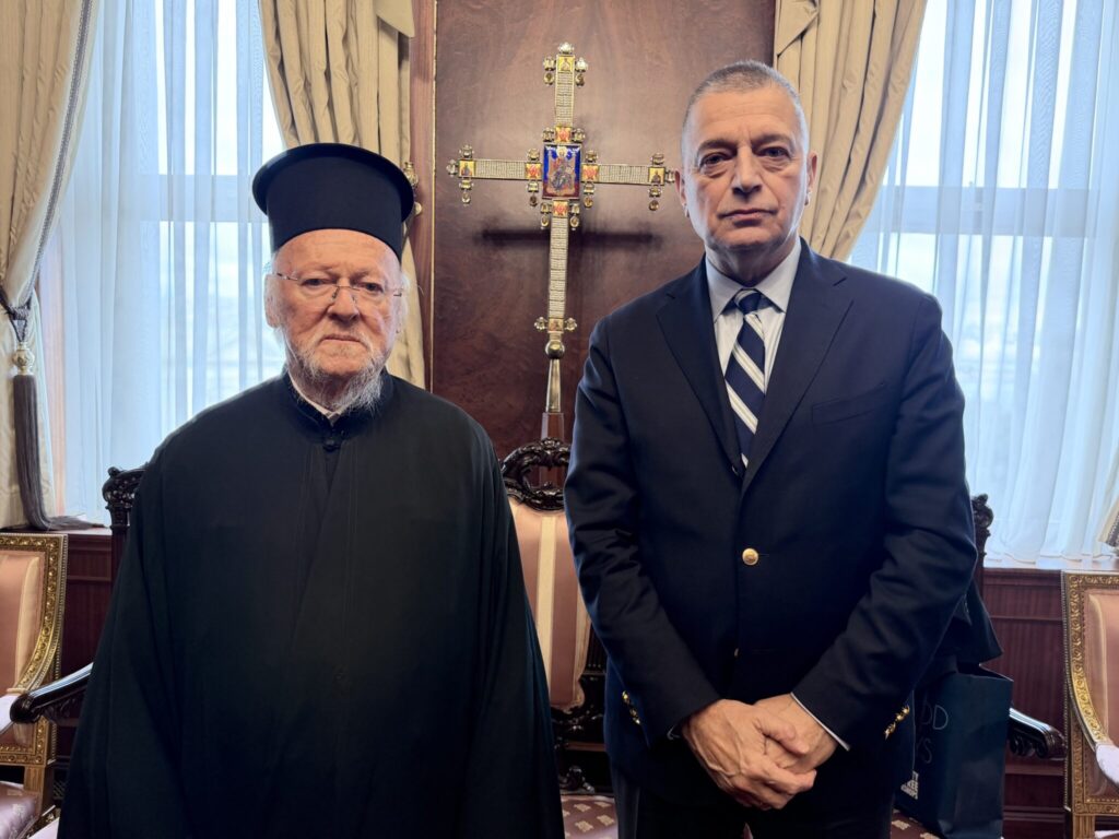 Ο Πολιτικός Διοικητής του Αγίου Όρους στον Οικουμενικό Πατριάρχη