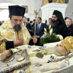 Το “ύστατο χαίρε” στον Μητροπολίτη πρώην Θήρας Επιφάνιο