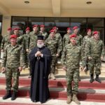 Ο Μητροπολίτης Κυδωνίας στον Διοικητή της 5ης Αερομεταφερόμενης Ταξιαρχίας