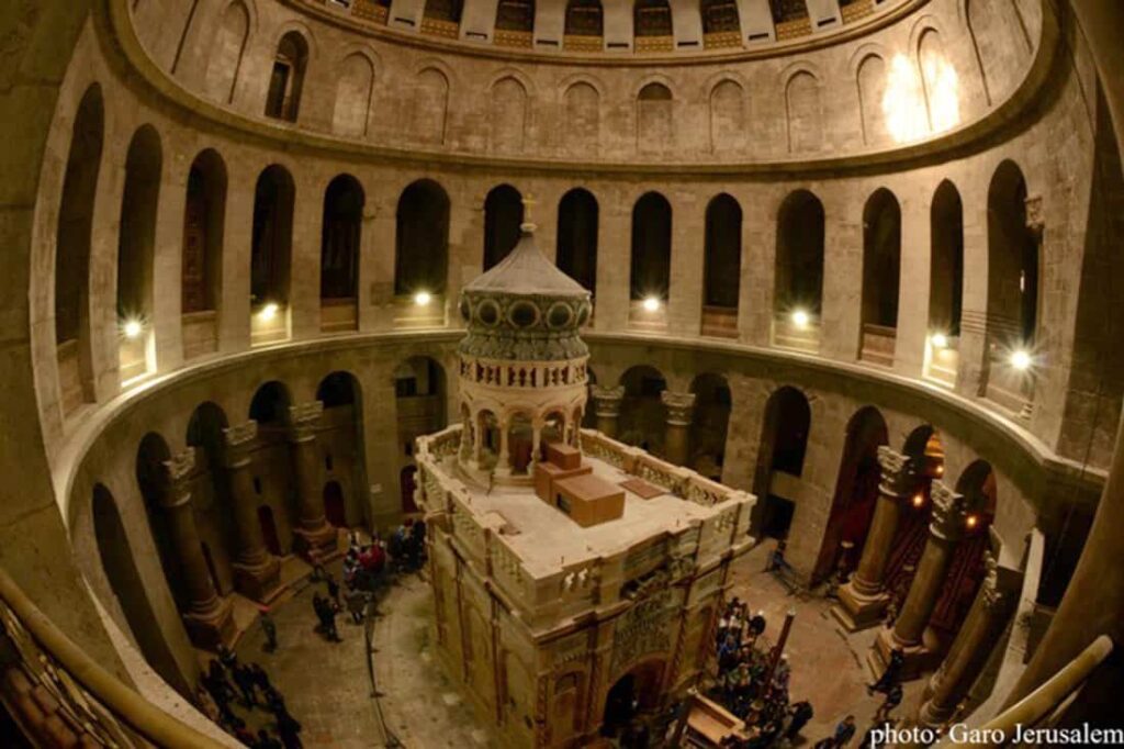 Χωρίς την παρουσία πιστών η τελετή Αφής του Αγίου Φωτός