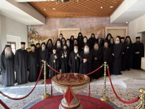 Εκπρόσωποι της Ιεράς Κοινότητας του Αγίου Όρους στις Μονές Μ. Σπηλαίου και Αγίας Λαύρας