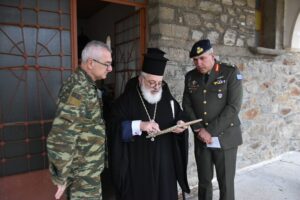 Λειτουργία σε εκκλησιά ερημική…