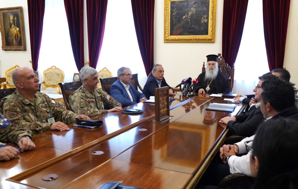 Δωρεά της Εκκλησίας της Κύπρου 15 λεωφορείων στην Εθνική Φρουρά