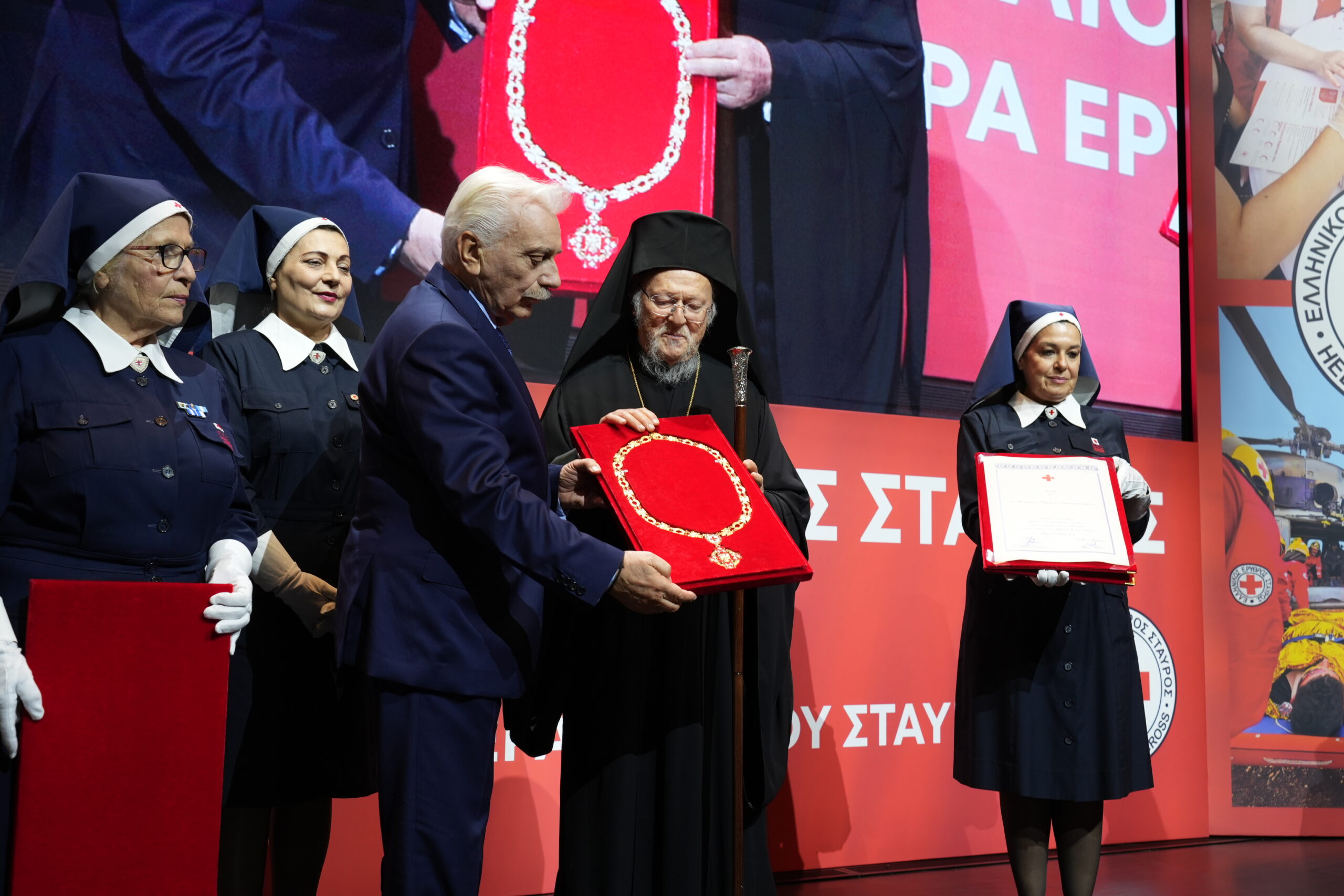 Ο Ελληνικός Ερυθρός Σταυρός τίμησε τον Οικ. Πατριάρχη στο «Ιωνικό Κέντρο» της Ι. Μ. Νέας Ιωνίας