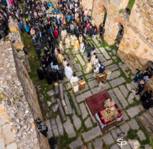 Λαμπρή Πολυαρχιερατική Θεία Λειτουργία στον Άγιο Αχίλλιο Πρεσπών
