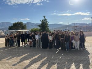 Συγκινητική ευχαριστήρια έκπληξη μαθητών στον Θεολόγο καθηγητή τους π. Δανιήλ και Ηγούμενο της Άτρου