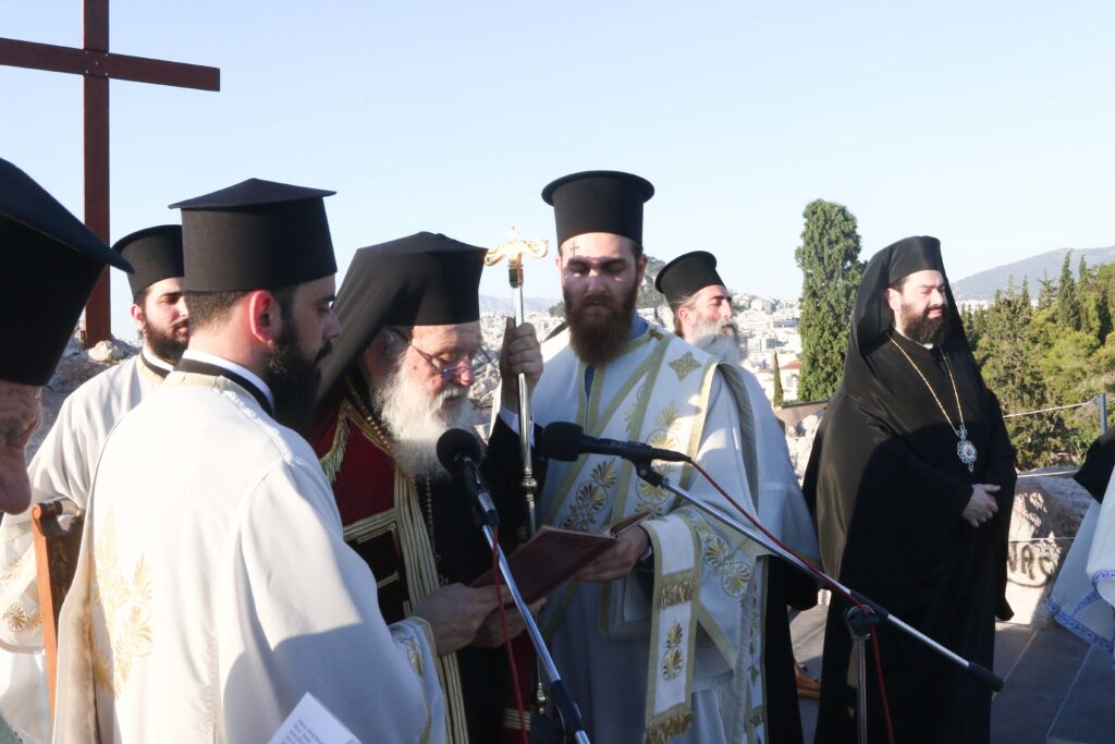 Αρχιεπίσκοπος: “Στον κόσμο που ζούμε, οι άνθρωποι επικοινωνούν περισσότερο, αλλά συχνά δεν συναντώνται πραγματικά” 