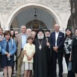 Ο Μάνης με ομάδα επιστημόνων προσκυνητής στη Χρυσολεόντισσα και στον Άγιο Νεκτάριο στην Αίγινα