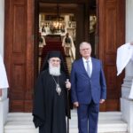 Συνάντηση του Προέδρου της Δημοκρατίας με τον Πατριάρχη Ιεροσολύμων και επίδοση παρασήμων