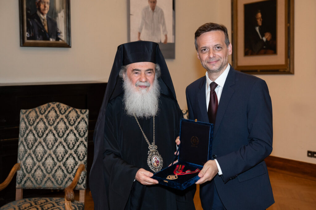 Απονομή Μεταλλίου της πόλεως των Αθηνών στον Πατριάρχη Ιεροσολύμων