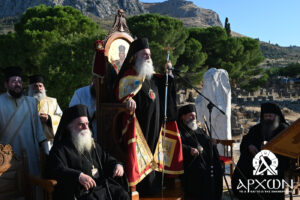 Πολυαρχιερατικός Εσπερινός στο Βήμα του Γαλλίωνος στην Αρχαία Κόρινθο