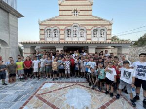 Ο Κερκύρας Νεκτάριος κοντά στα παιδιά των Κατασκηνώσεων