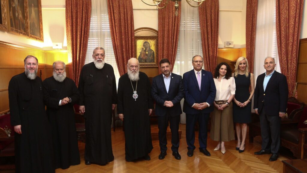 Αρχιεπίσκοπος: “Πρέπει όλοι μαζί να συνεργαστούμε για το καλύτερο αποτέλεσμα”